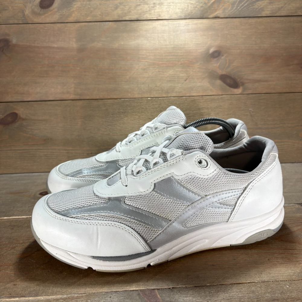 SAS Tour Mesh Womens size 11 wide shoes White Leather Lace Up Walking sneakers